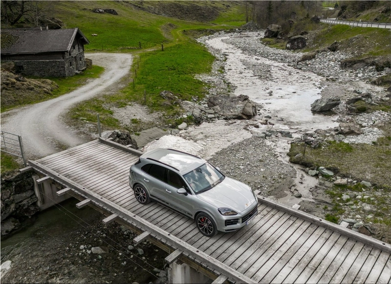 2024 Porsche Cayenne S