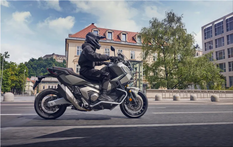 25YM Honda X-ADV Review