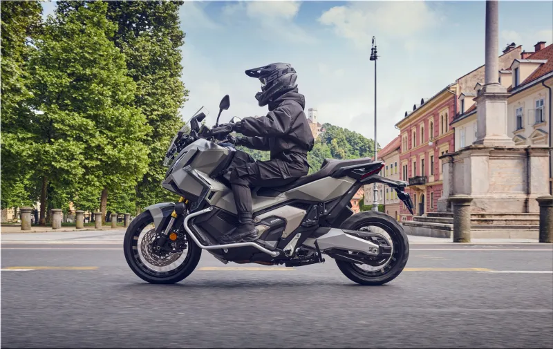 25YM Honda X-ADV