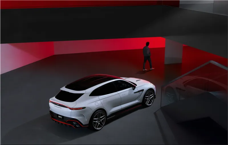 Aston Martin DBX S