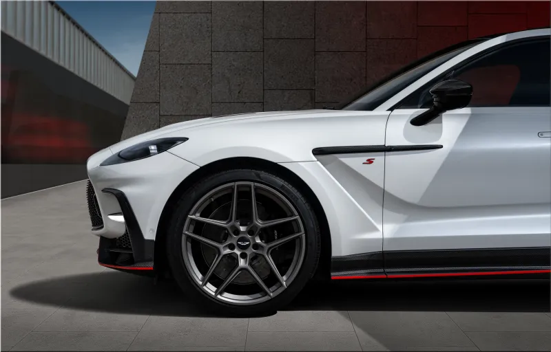 Aston Martin DBX S