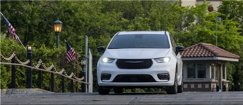 Chrysler Pacifica 100th Anniversary Edition