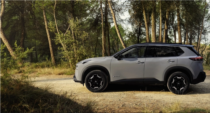 Nissan X-Trail hybrid SUV