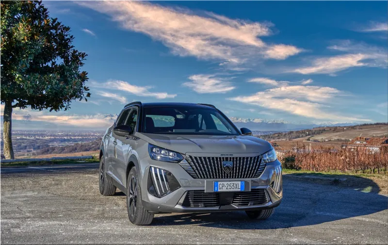 PEUGEOT E-2008