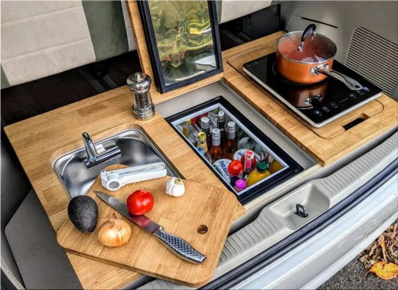 Toyota Estima Hybrid Eco Escape camper