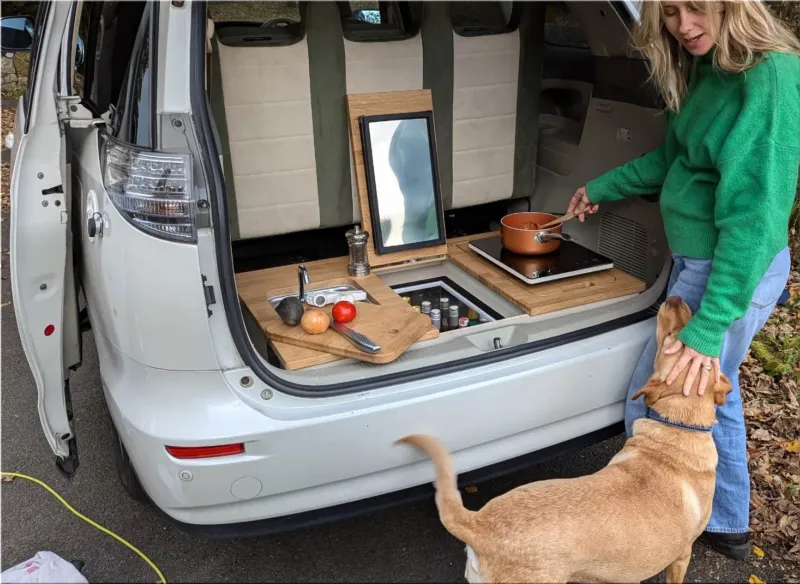 Toyota Estima Hybrid Eco Escape camper