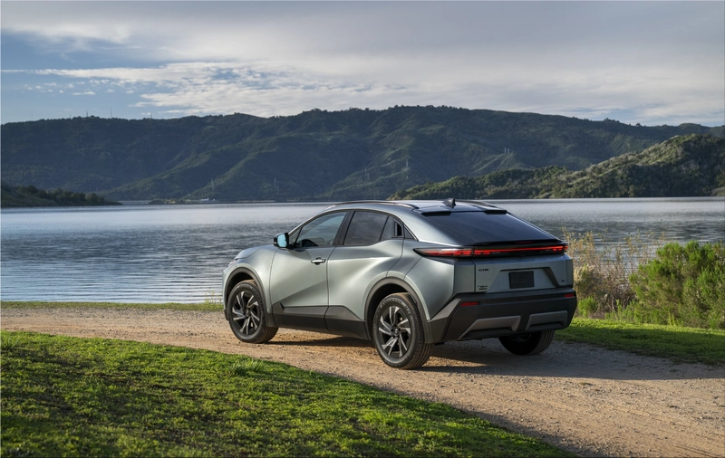 2027 Toyota C-HR AWD