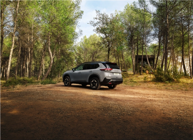Nissan X-Trail hybrid SUV