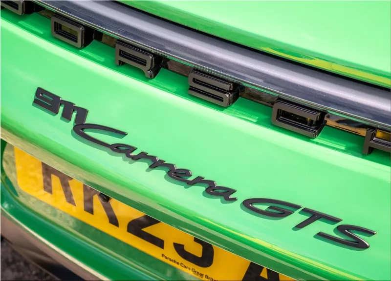 Porsche 911 Carrera GTS