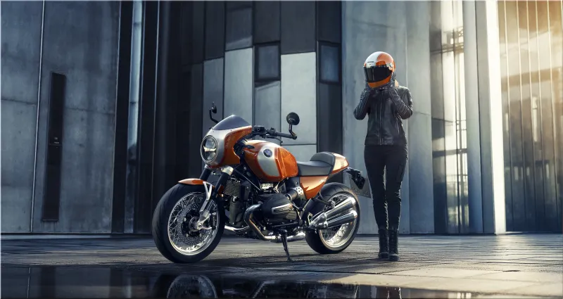 BMW R 12 S bike