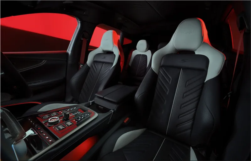 Aston Martin DBX S