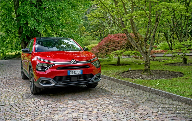Citroen e-C4 X