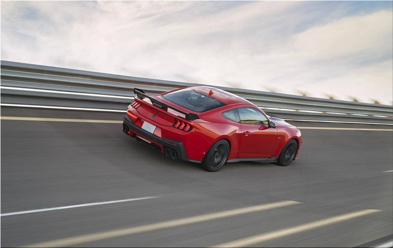 Ford Mustang Dark Horse SC 2026