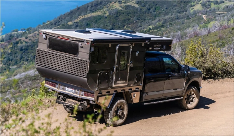 Four Wheel Campers Hawk Plus