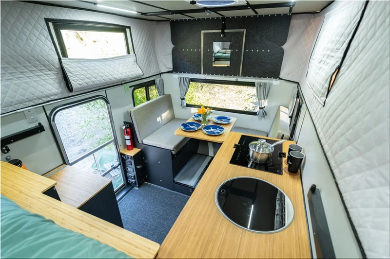 Four Wheel Campers Hawk+