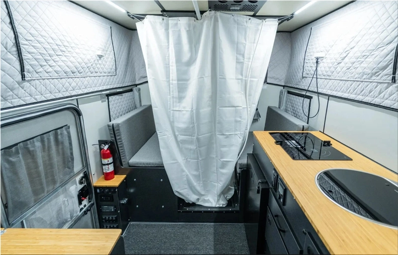 Four Wheel Campers Hawk+