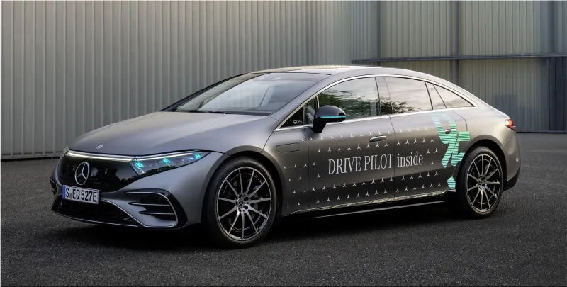 Mercedes-Benz Tests Marker Lights