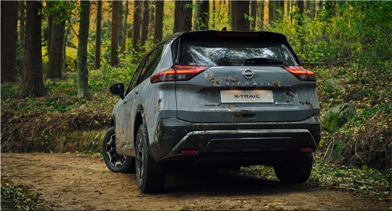 Nissan X-Trail hybrid SUV