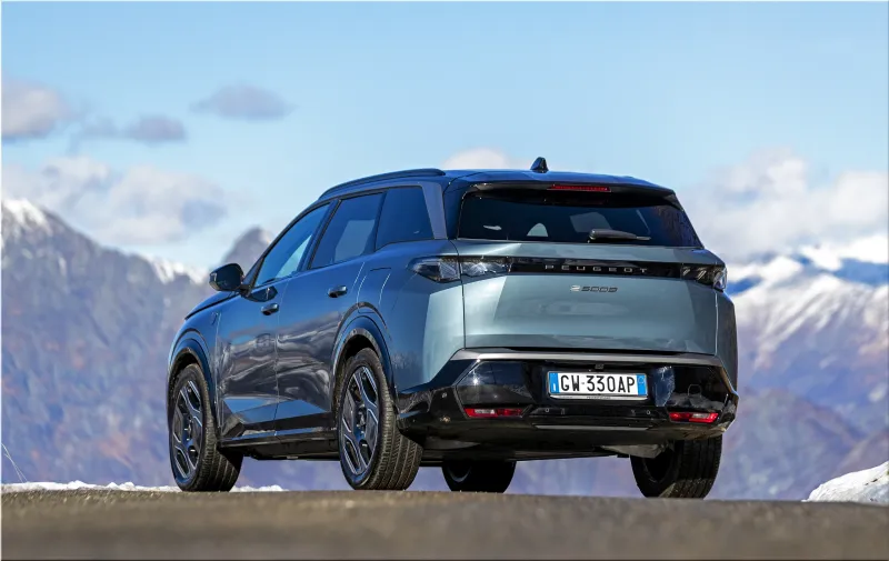 Peugeot E-5008