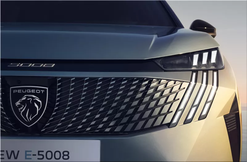 Peugeot e-5008