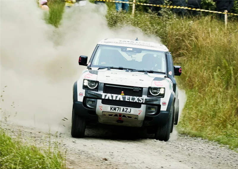 Defender Bowler rally car