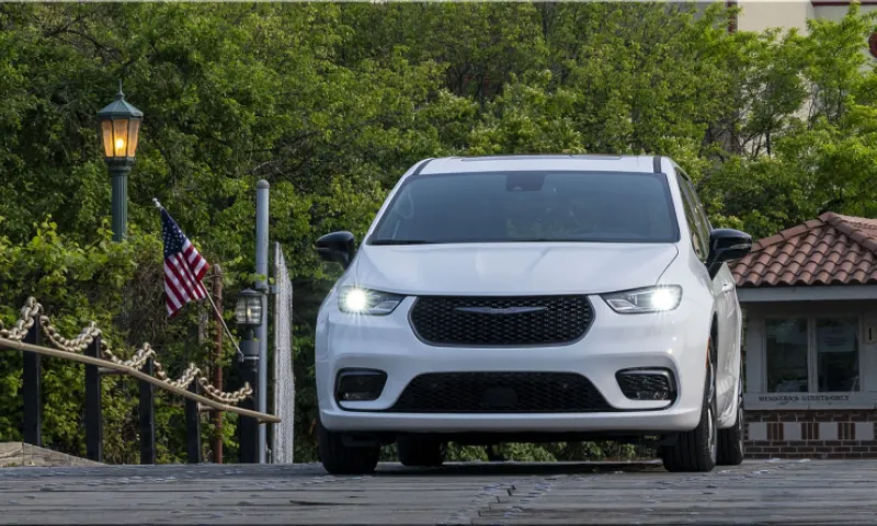 Chrysler Pacifica 100th Anniversary Edition