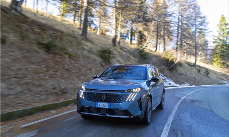 Peugeot E-5008