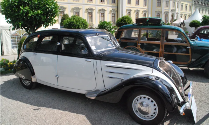 Peugeot 402