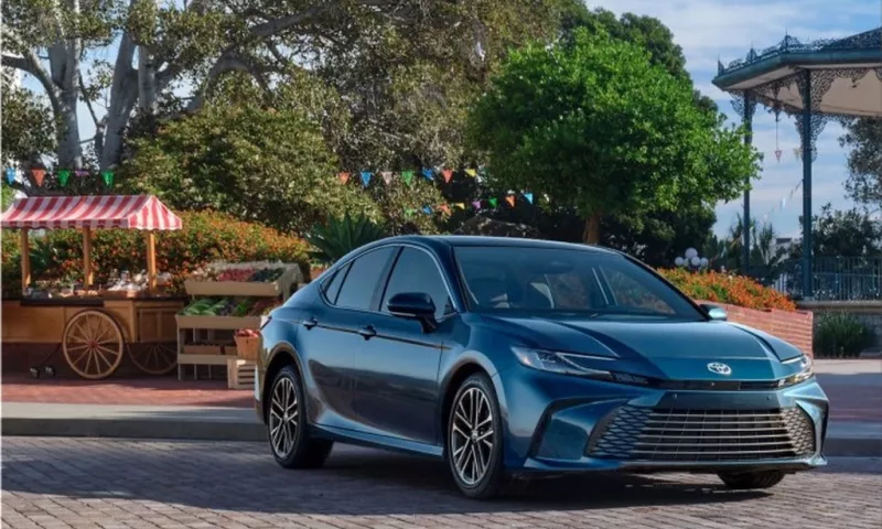 The 2025 Toyota Camry Hybrid: A Review and Comparison