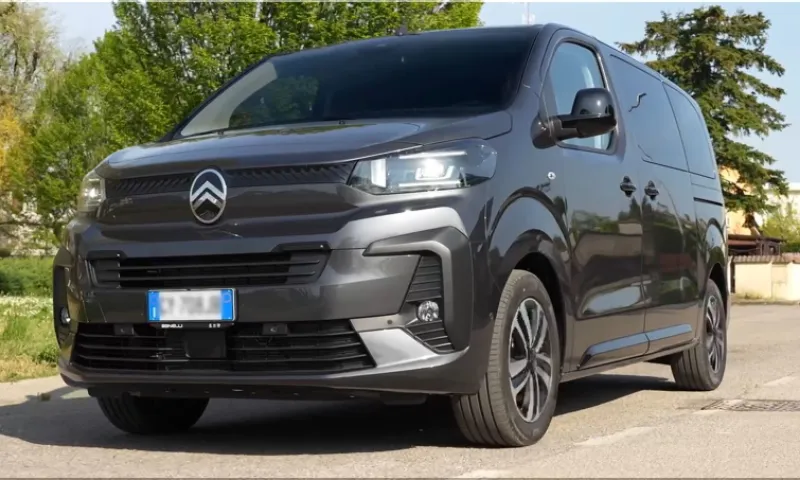 Citroën Unveils SpaceTourer, Caselani, and C5 Aircross
