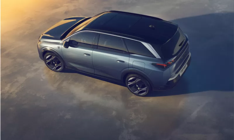 Peugeot e-5008 Review: Performance, Space, and 410 miles Range