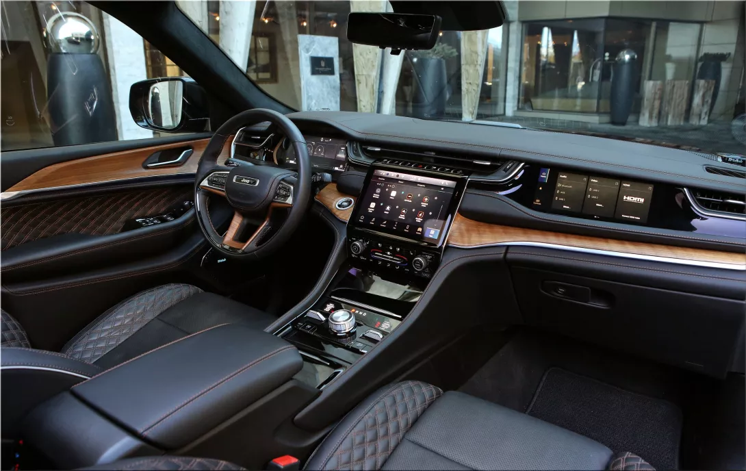 2023 Jeep Grand Cherokee: A Powerful, Capable, and Fuel-Efficient SUV