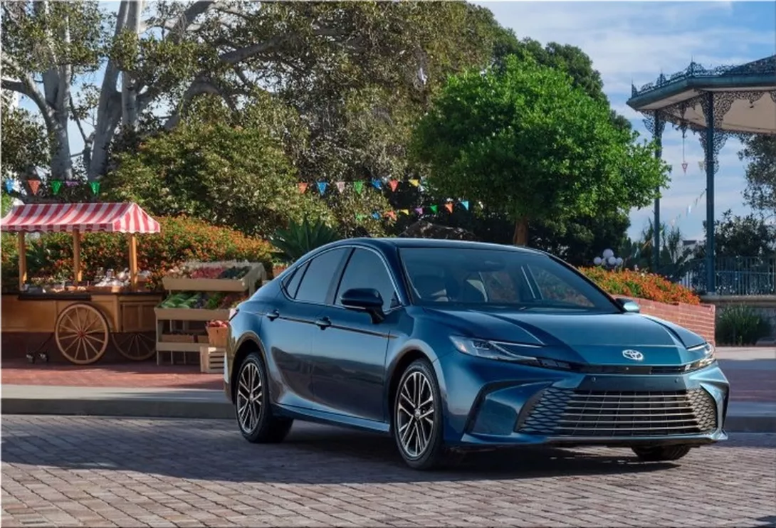 The 2025 Toyota Camry Hybrid: A Review and Comparison