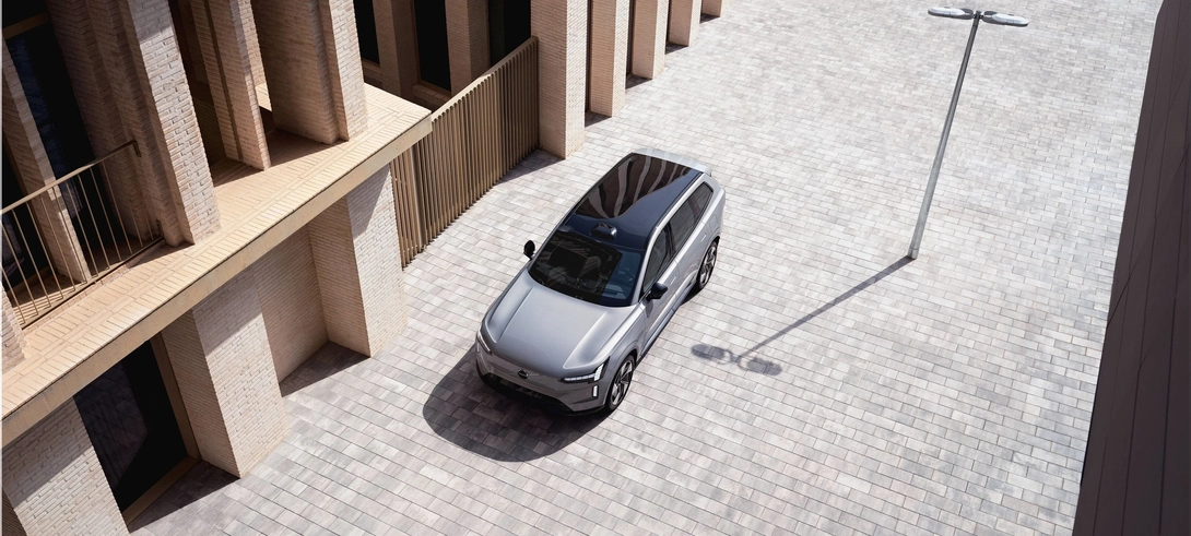 2026 Volvo EX90: 800V, 10-minute 155-mile charge, smarter safety