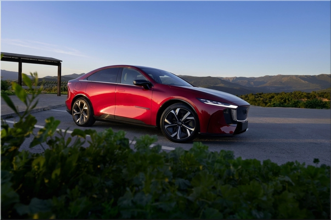 2027 Mazda6e Homura Plus trim