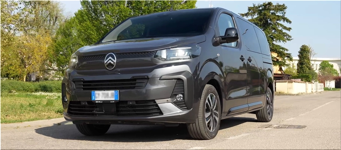 Citroën Unveils SpaceTourer, Caselani, and C5 Aircross