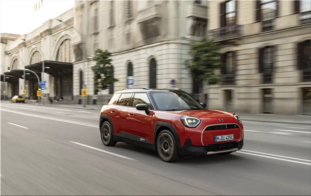 MINI Aceman SE: Bold Electric Crossover Charges Up the Market