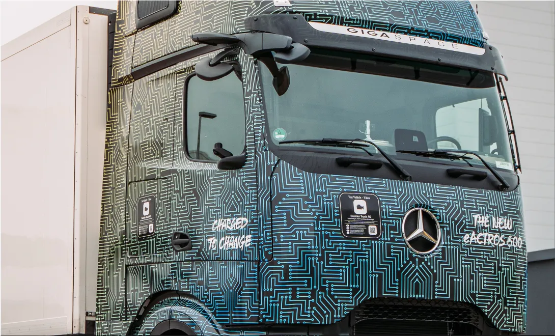 Simon Loos Invests in 75 Mercedes-Benz eActros 600: The Future of Long-Haul Trucking