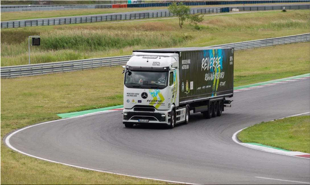 Mercedes-Benz eActros 600 Sets Guinness World Record: Longest Reverse Drive by an Electric Truck