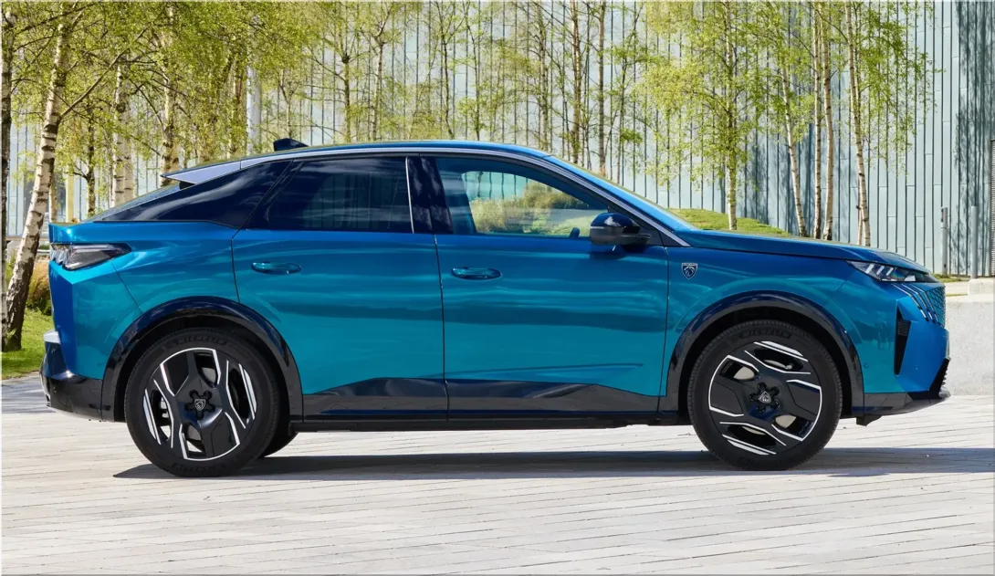 Peugeot E-3008