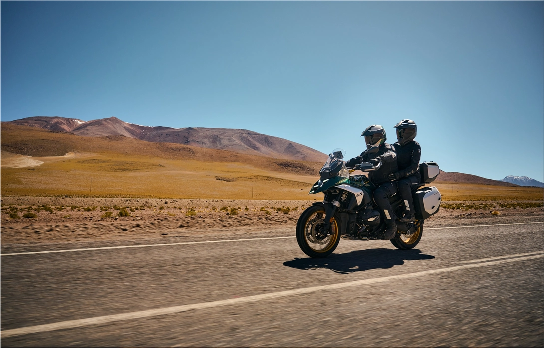 BMW R 1300 GS: The ultimate adventure bike with the new Vario luggage system